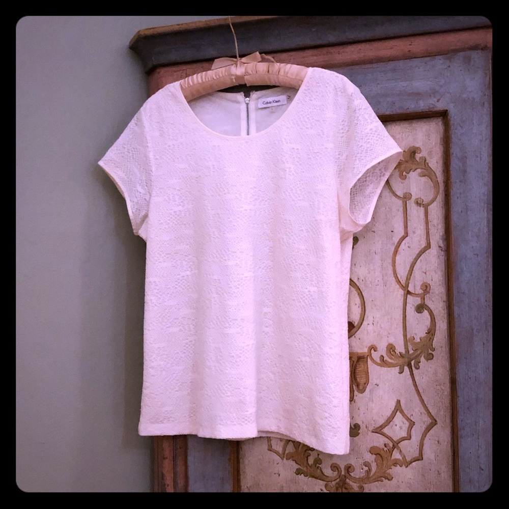 Calvin Klein - Fancy t-shirt with lace overlay
